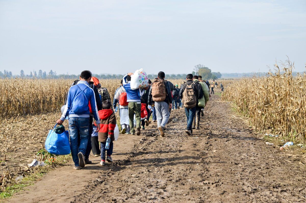 Taxík pro nelegální migranty z Blízkého východu. Jak funguje pašerácká síť na Telegramu